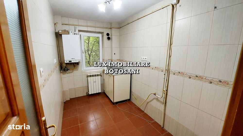 Apartament 3 camere, zona Primaverii, etaj 2