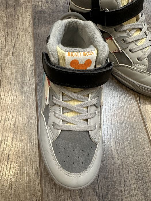 Детские кроссовки