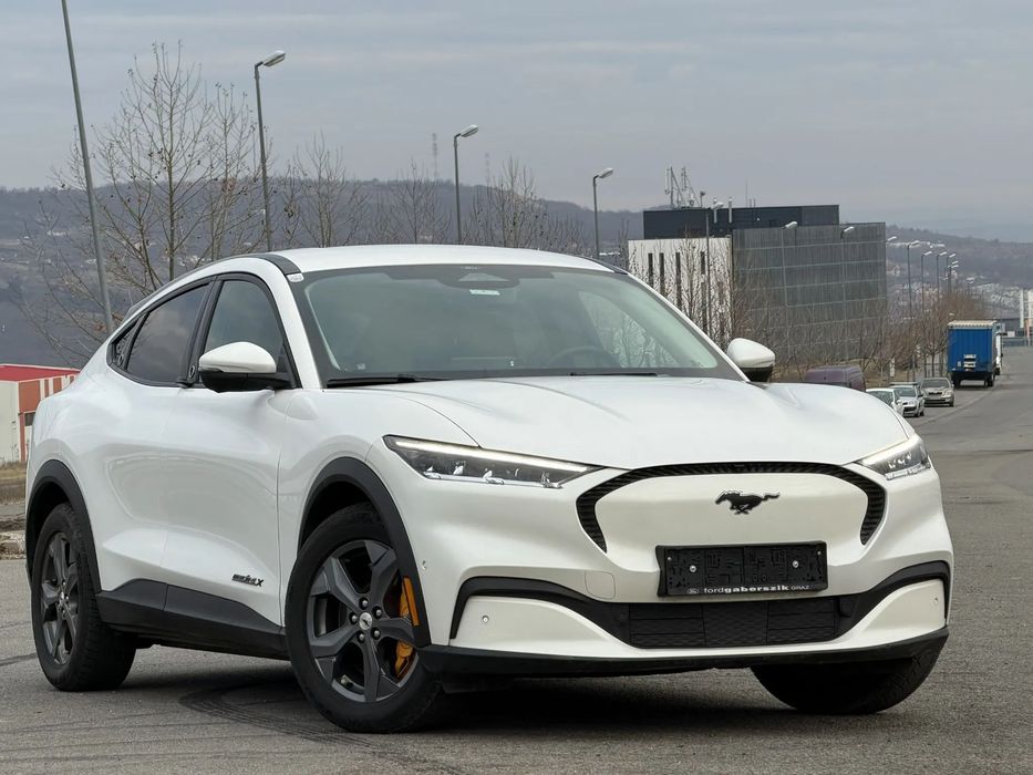 Ford Mustang Mach-E Long Range 600km /Baterie 98KW / Full option RWD