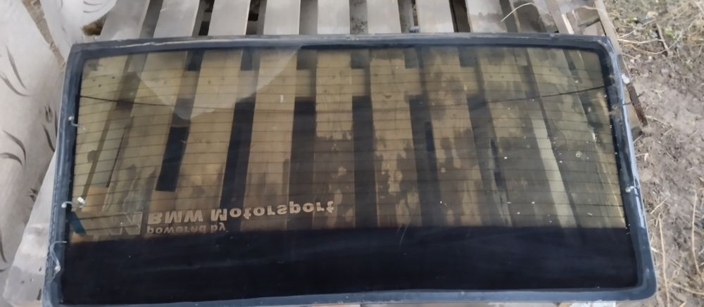 Продам заднее стекло е 34