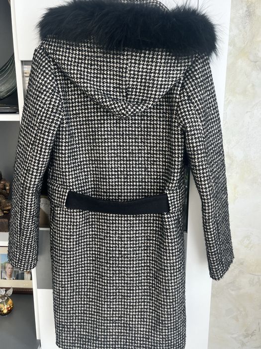 Палто с вълна и пух на качулката