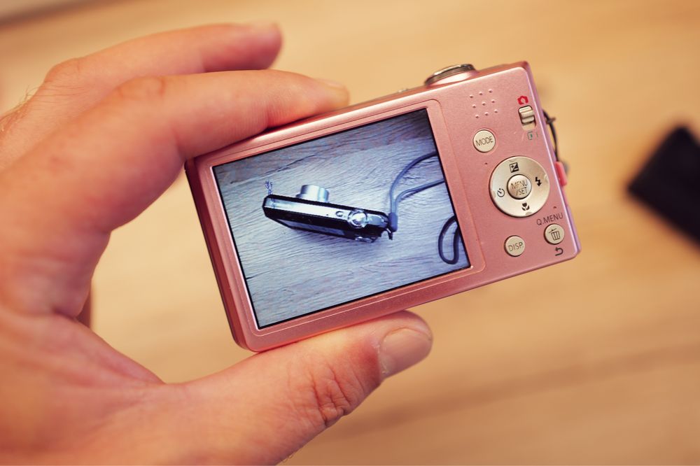 Aparat foto Panasonic Lumix 14 Mp Leica lens Black and Pink instagram