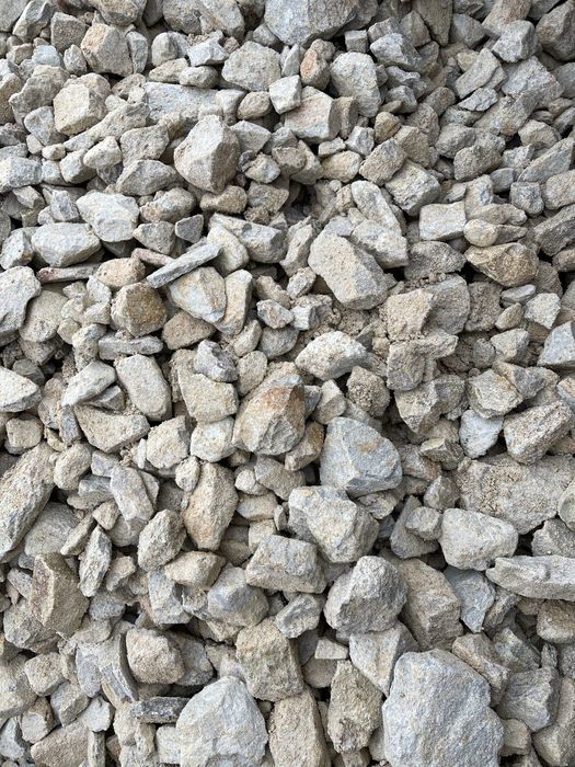 Livrez la comanda clientului nisip sort balast piatra concasata cribluri si alte materiale folosite la contructii