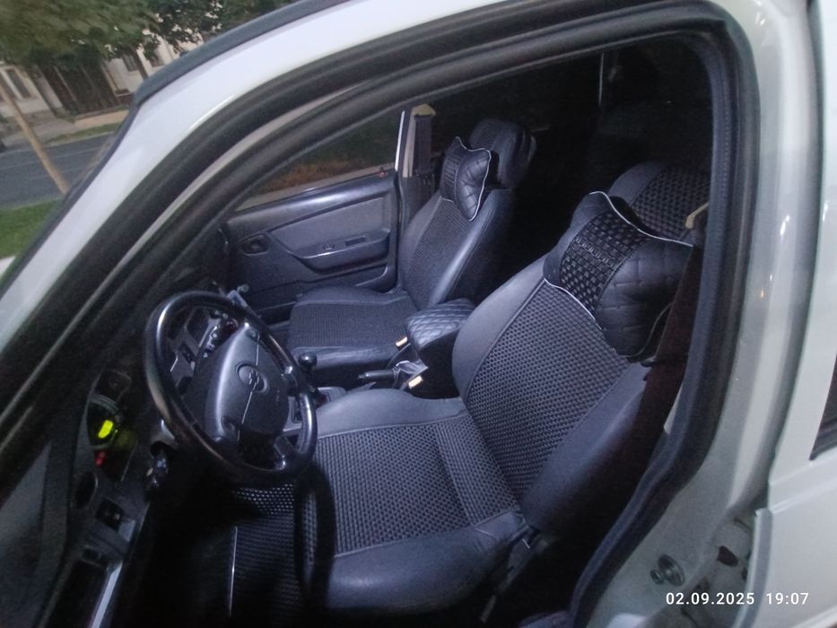 Nexia 2 sotiladi 1.6