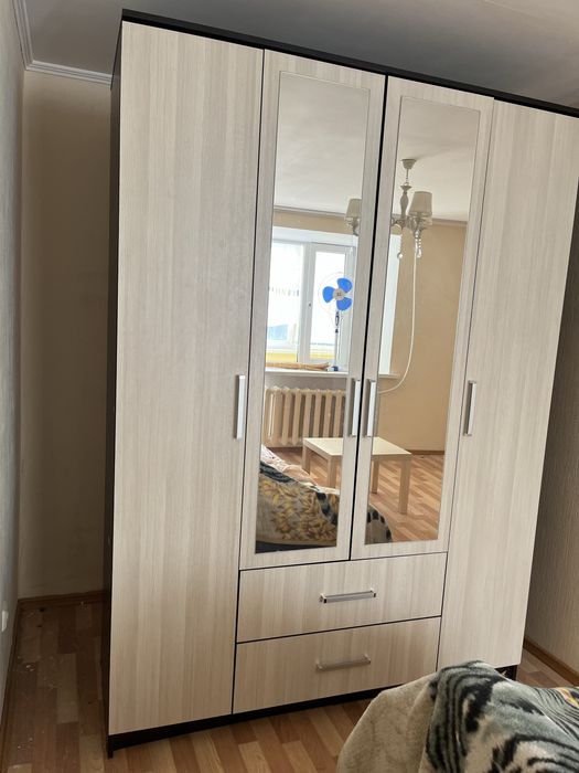 Продам шкаф трехсекционный