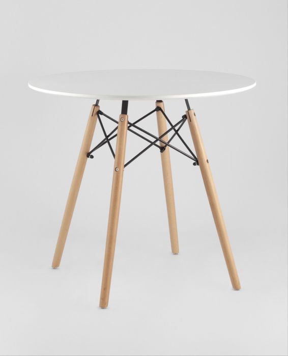 Круглый белый стол