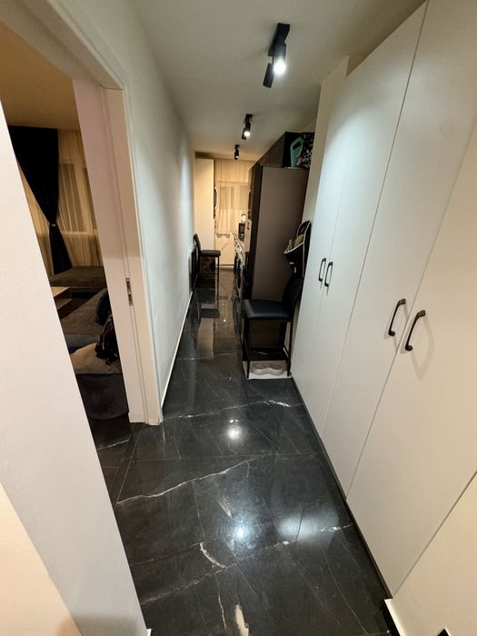 Garsoniera decomandată, renovată integral, etaj 1 – Azuga