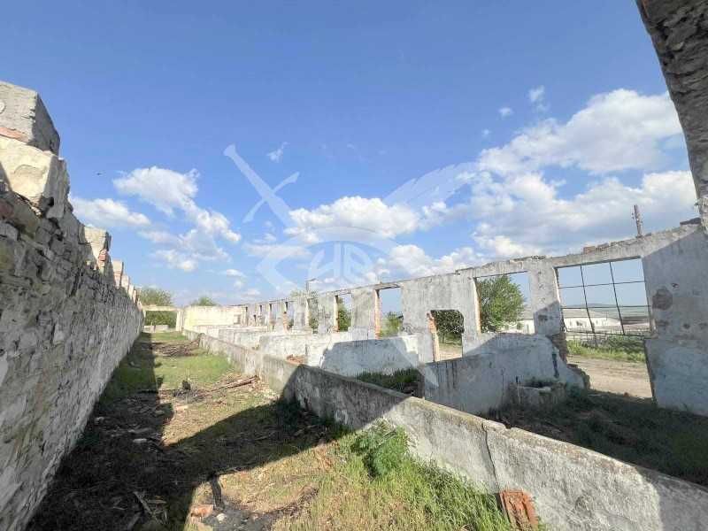 Продава се Промишлена сграда в с. Искра, Област Бургас - 4425 кв.м за 8 €/кв.м - Снимка #1