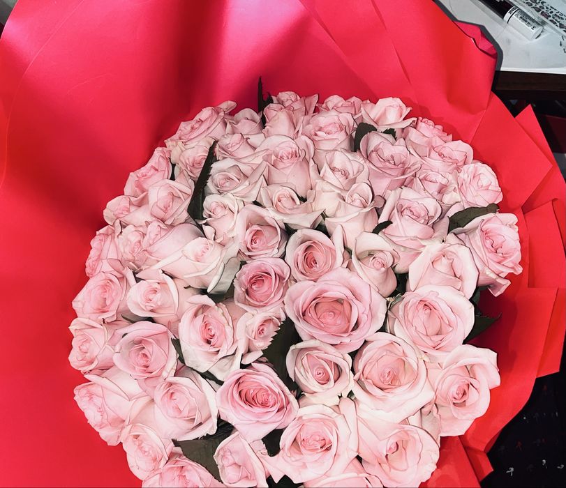 Розовые розы 61 штук