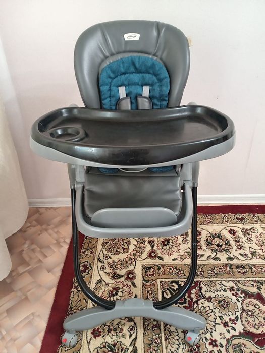 Продам кормящий столик