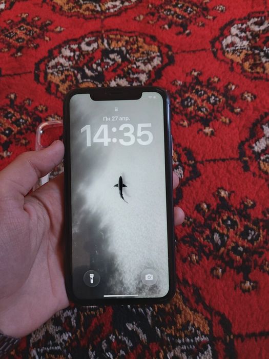 Iphone 11 qora sotiladi oladiganla tel qisin yo sms yosin