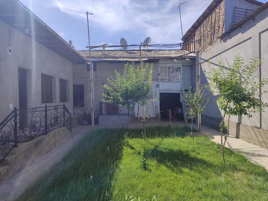 Продается дом в махалле Хувайдо, участок 3,77 сотки. Срочно.