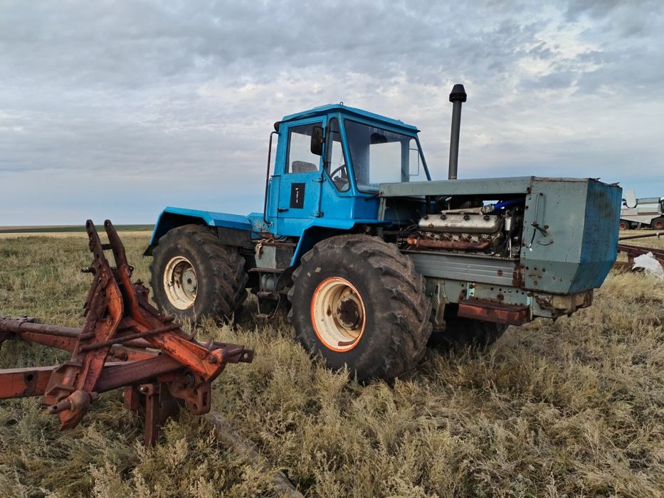ХТЗ (Т-150)  на полном ходу