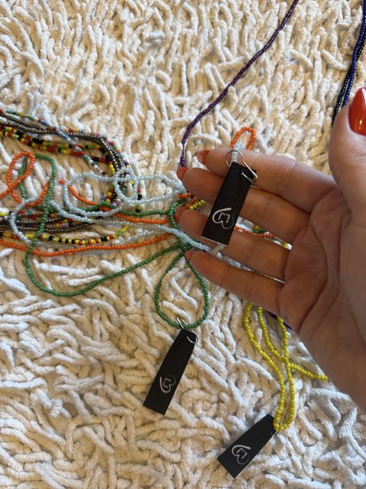 Разноцветные бусины на резинке . Италия.