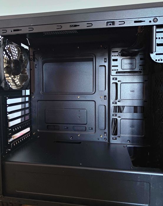 Carcasa PC Genesis Titan 750 cu 4 ventilatoare | Lipsa panou lateral!