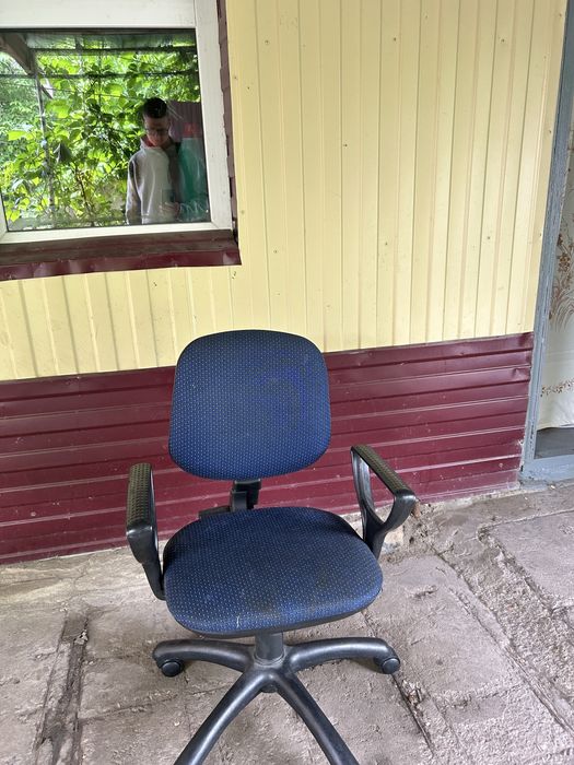 Продам стул офисный