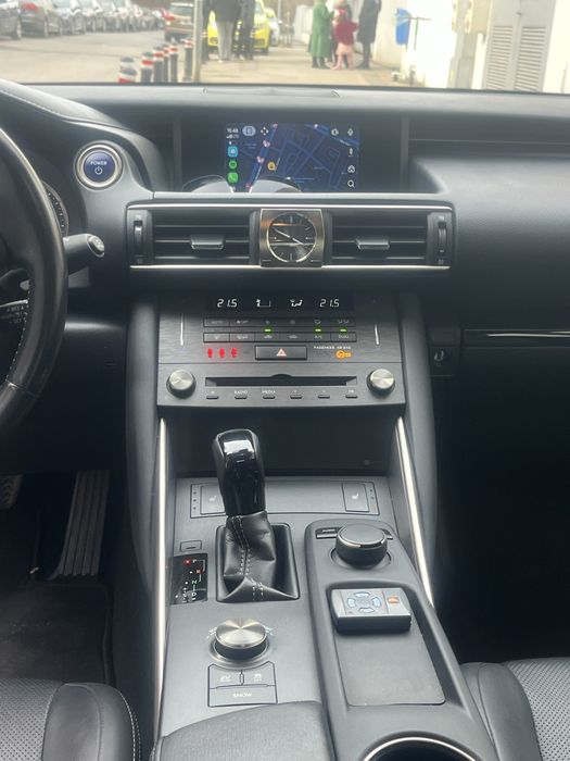 Lexus IS 300h -42000 km