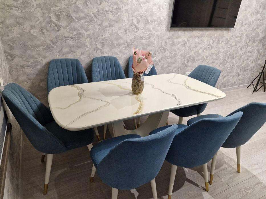 Продаётся стол со стульями в идеальном состоянии