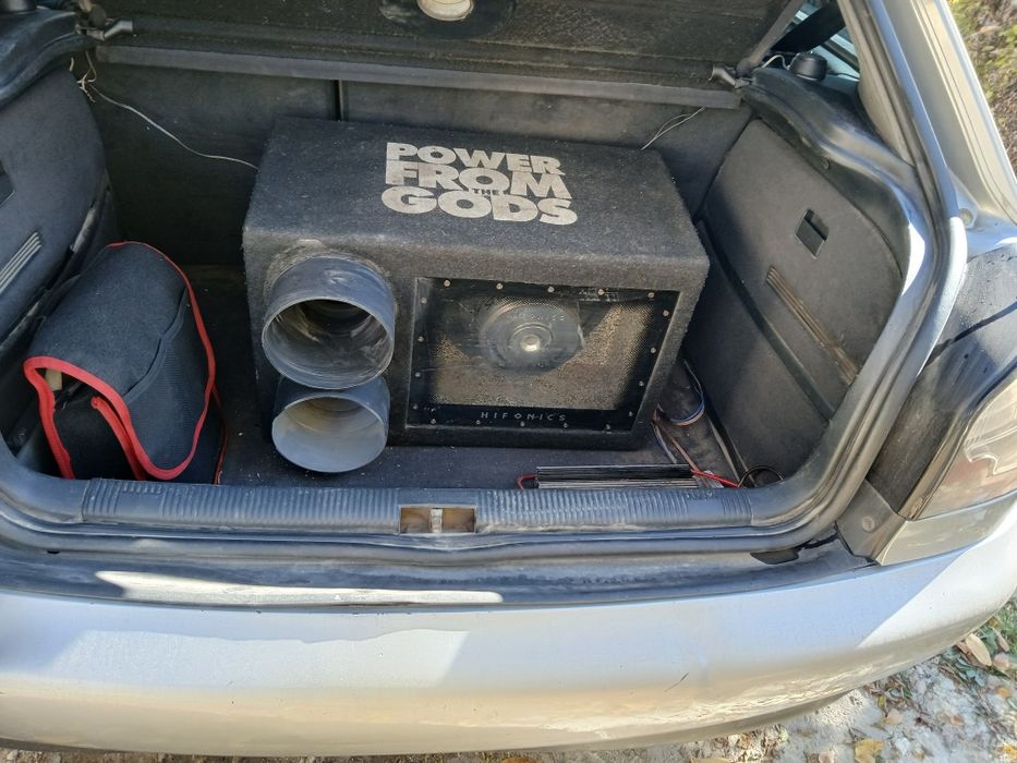 Музика с усилвател за кола