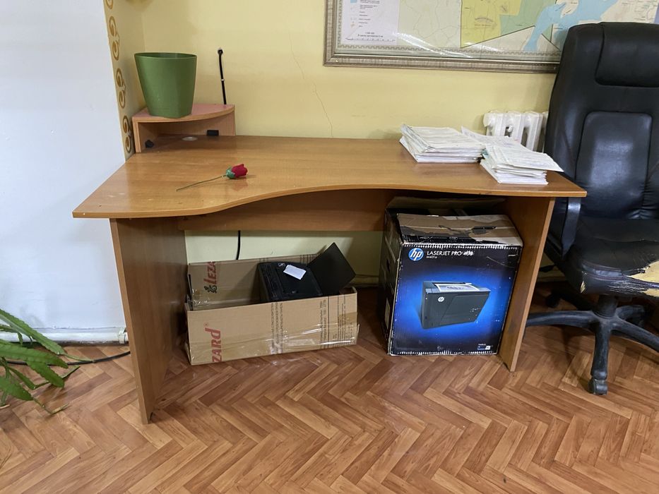 Стол для офиса и дома