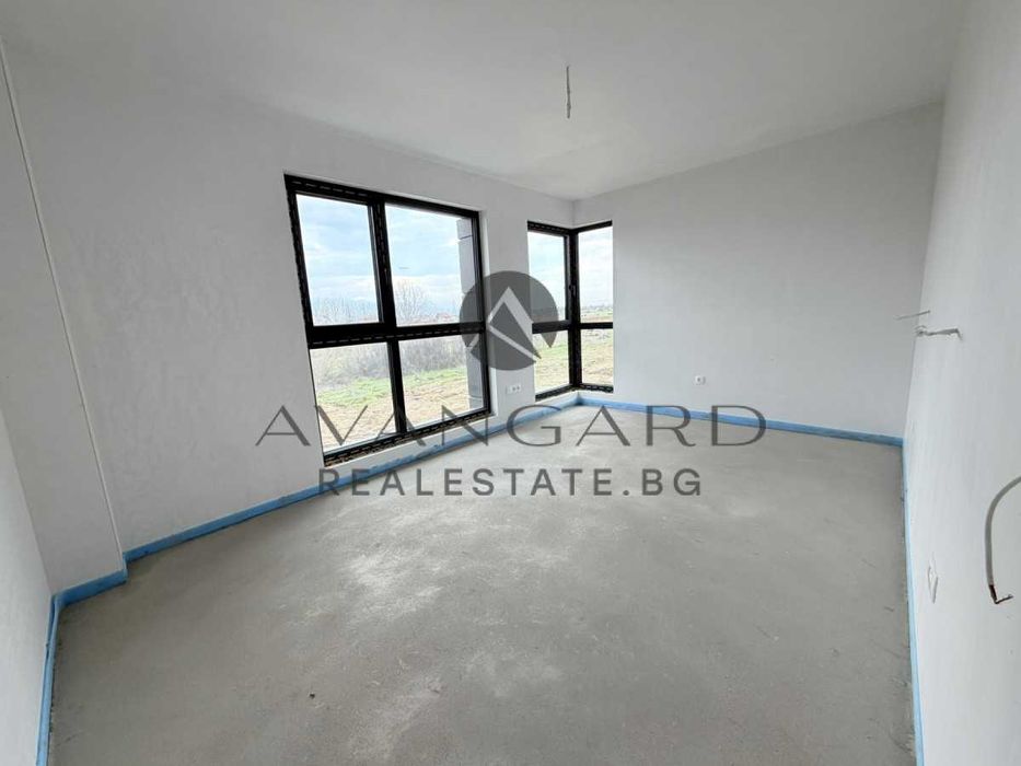 оф.25533 Двуетажна къща с двоен гараж/ Кючук Париж