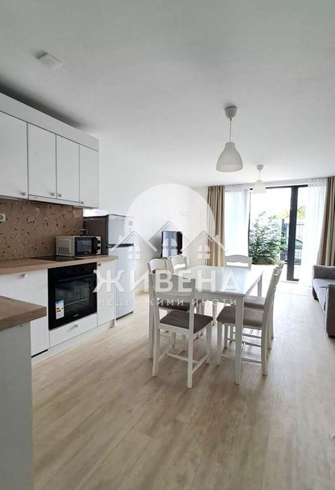 Дава се под наем Четиристаен апартамент в к.к. Св.Св. Константин и Елена - 170 кв.м за 1400 € - Снимка #2