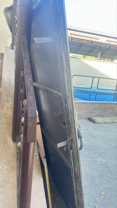 Двери железные б/у