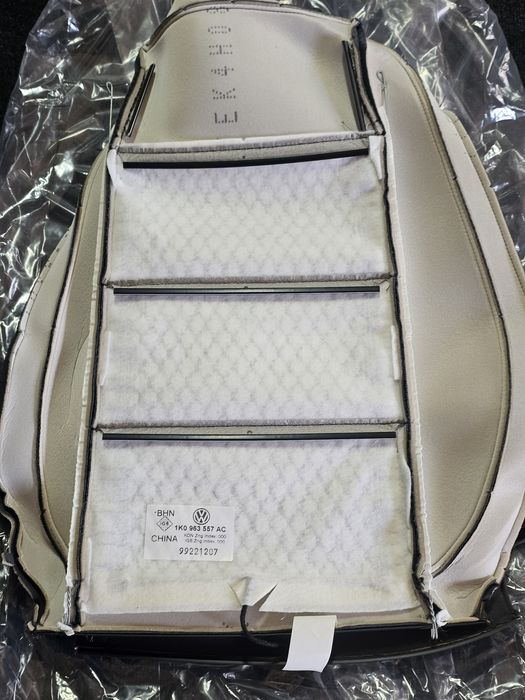 Tapiterie spatar scaun sofer noua originala Volkswagen Golf 5 / Jetta