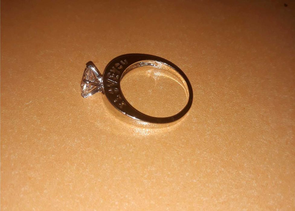 Златен пръстен 14k със камъни- Топаз -нов