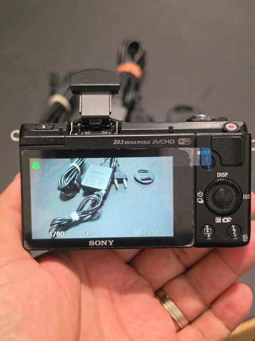Aparat foto digital mirrorless Sony Alpha 5000 a5000 cu obiectiv E 16-50 OSS