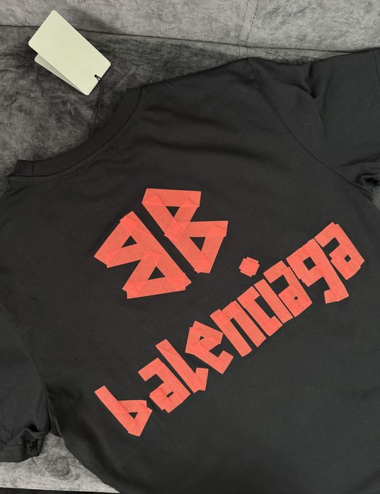 Топ balen*iaga черна тениска