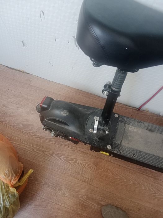 Продам электросамокат Куго м2