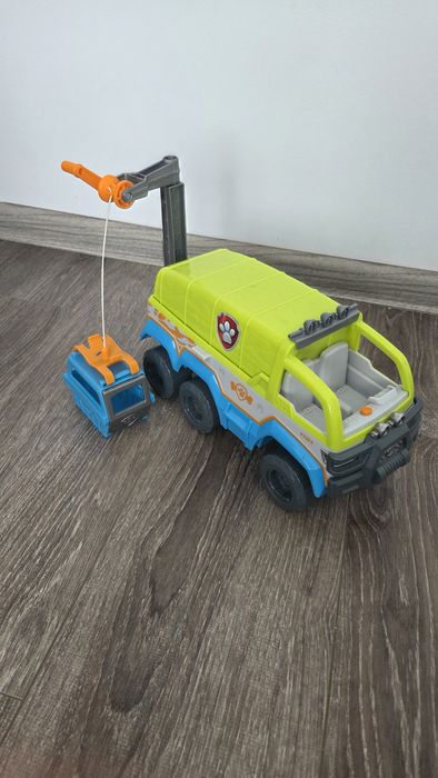 Mașina de Teren a Patrulei Cățelușilor (PAW Patrol Paw Terrain Vehicle).