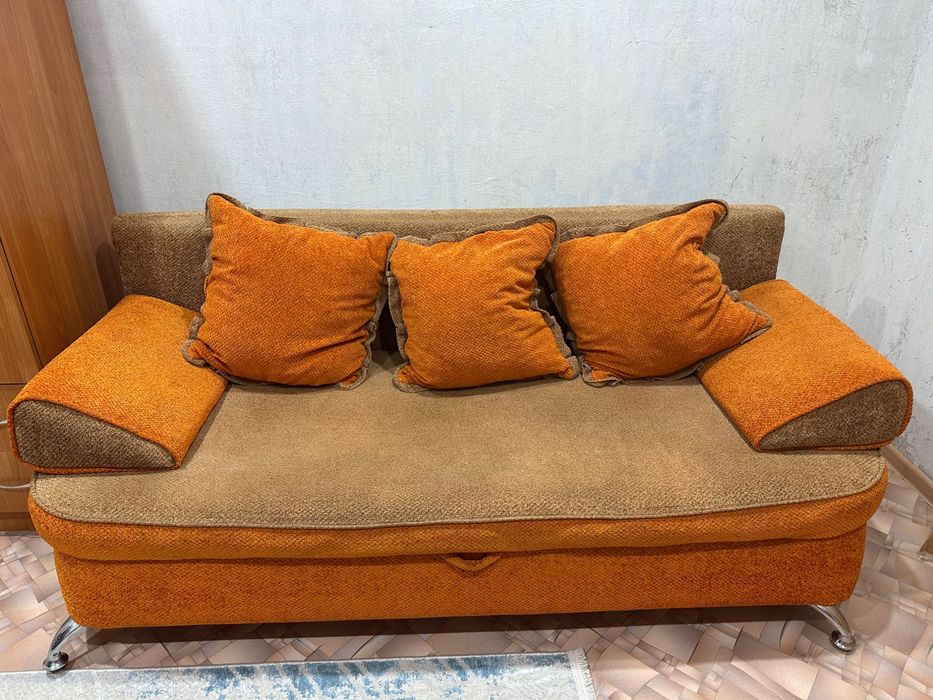 Продается диван в хорошем состоянии