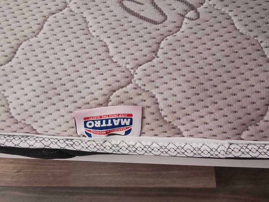 Продавам легло с матрак