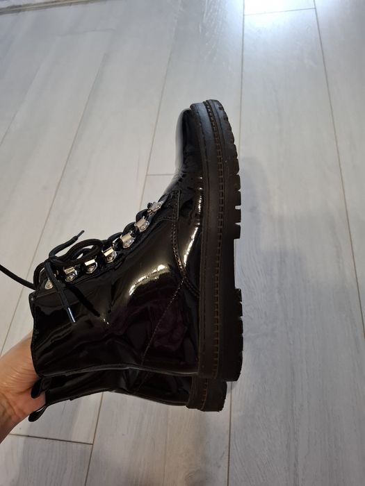 Продам весенние ботинки на девочку.