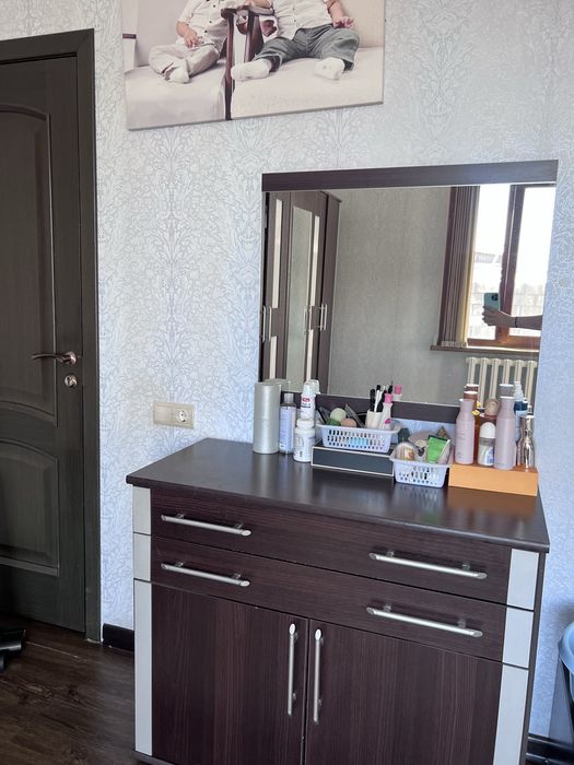 Продаю спальный гарнитур