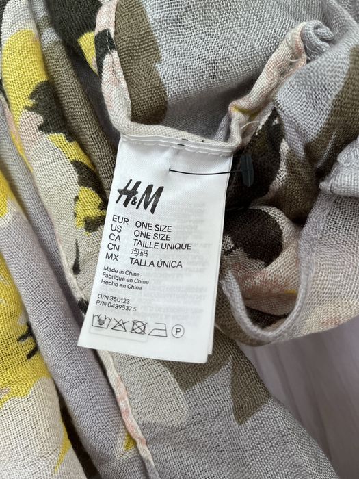 Два многоцветни шала H&M