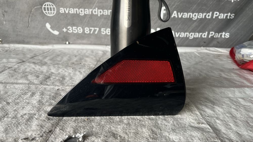 Десен светлоотразител за задна броня Tesla 3 2017-