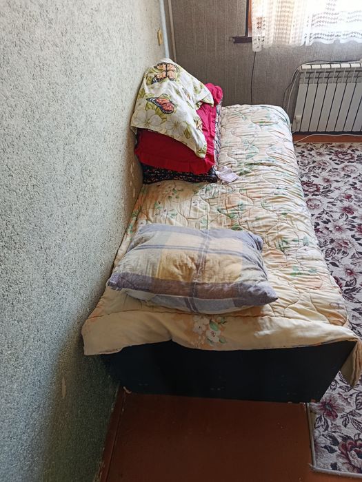 Шкаф с антресоль и прочный 1 спальни кровать