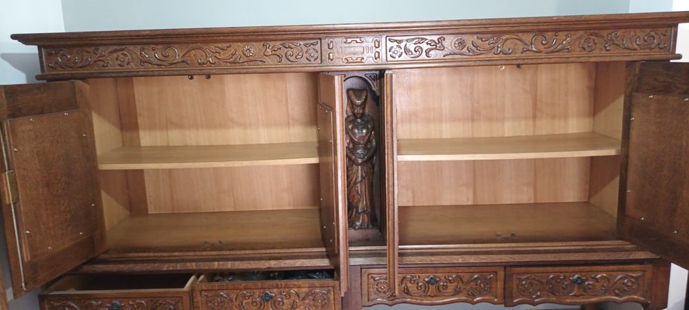 Mobila deosebita ,stare foarte bună comoda+vitrină ,adusa din Belgia,