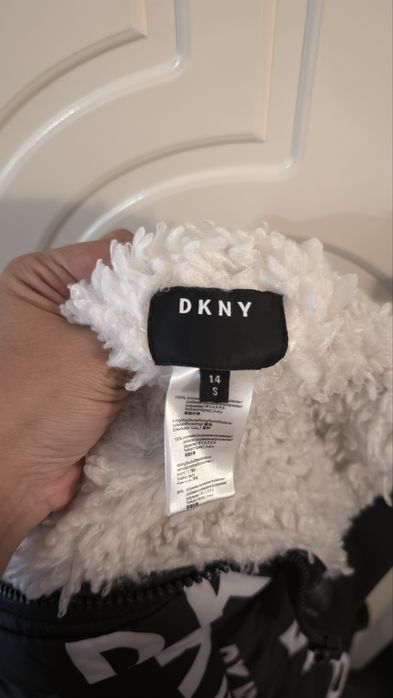 Дебело пухено двулицево яке на DKNY за 12 годишно