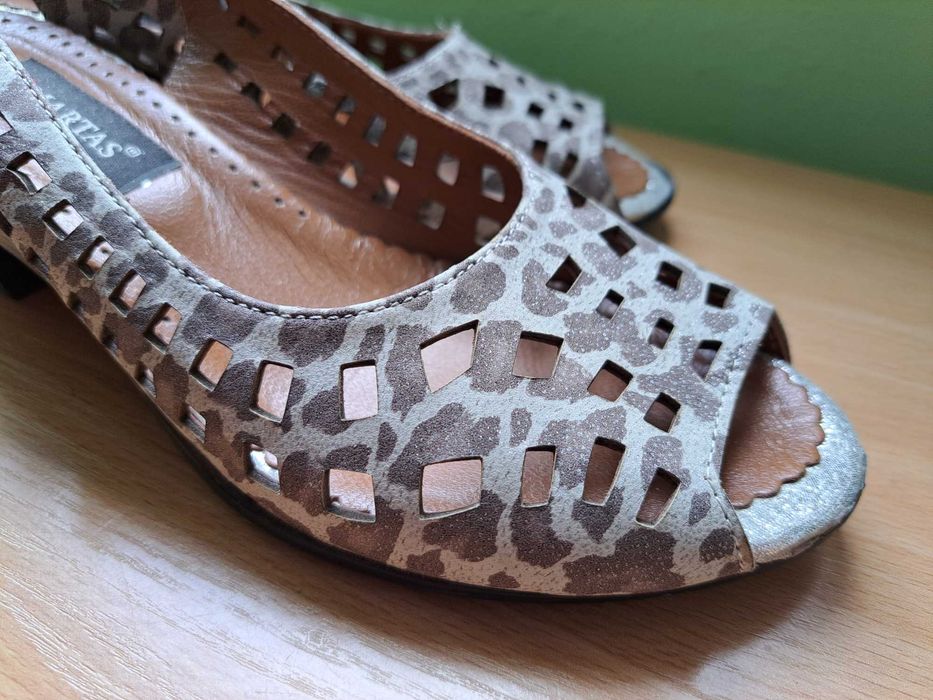 Сребристи сандали на петна Martas