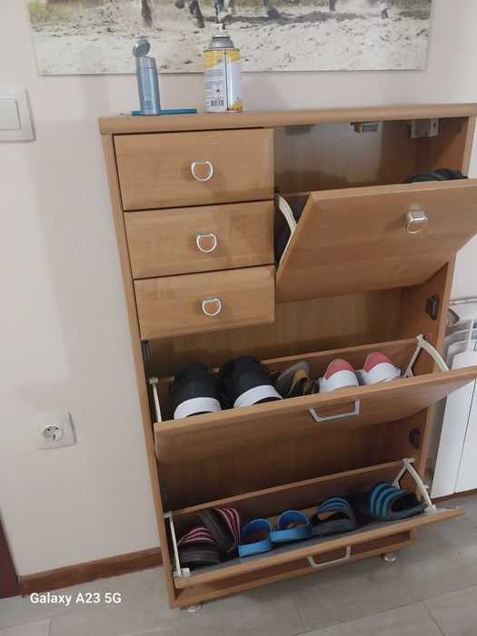 Практичен шкаф за обувки