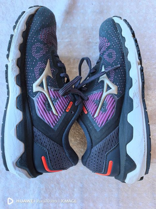 Дамски маратонки Mizuno номер 35. Стелка 22см