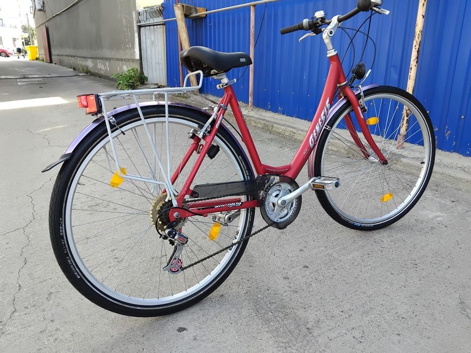 Vând bicicleta din aluminiu pentru damă