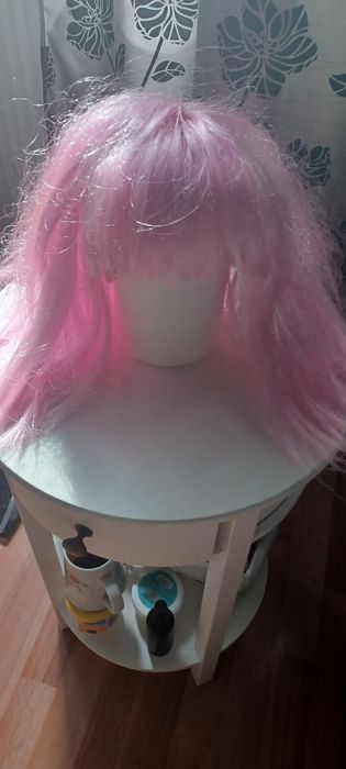 Peruca roz           .