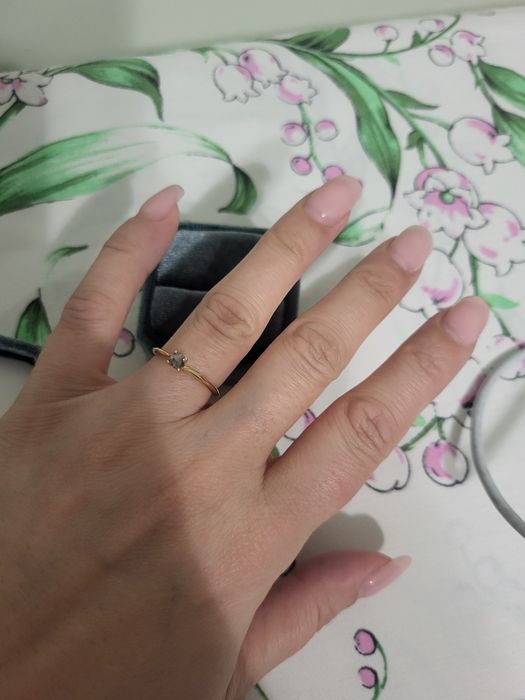 Золотое кольцо с бриллиантом от Обручалкакз