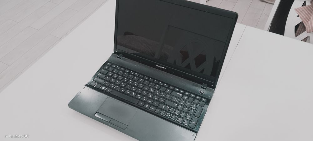 Ноутбук Samsung NP300E5X(300E)
