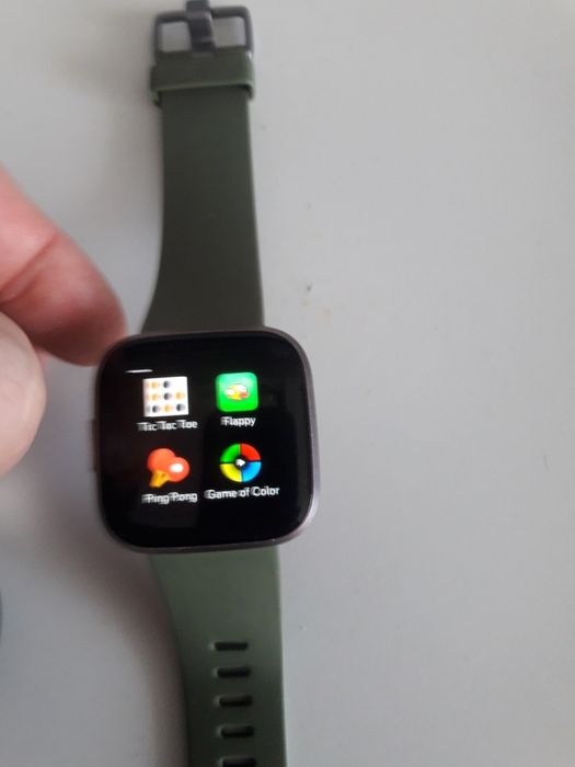 Ръчен часовник и зарядно